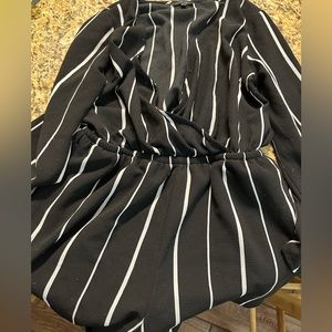 Size: Medium Color: Black, White